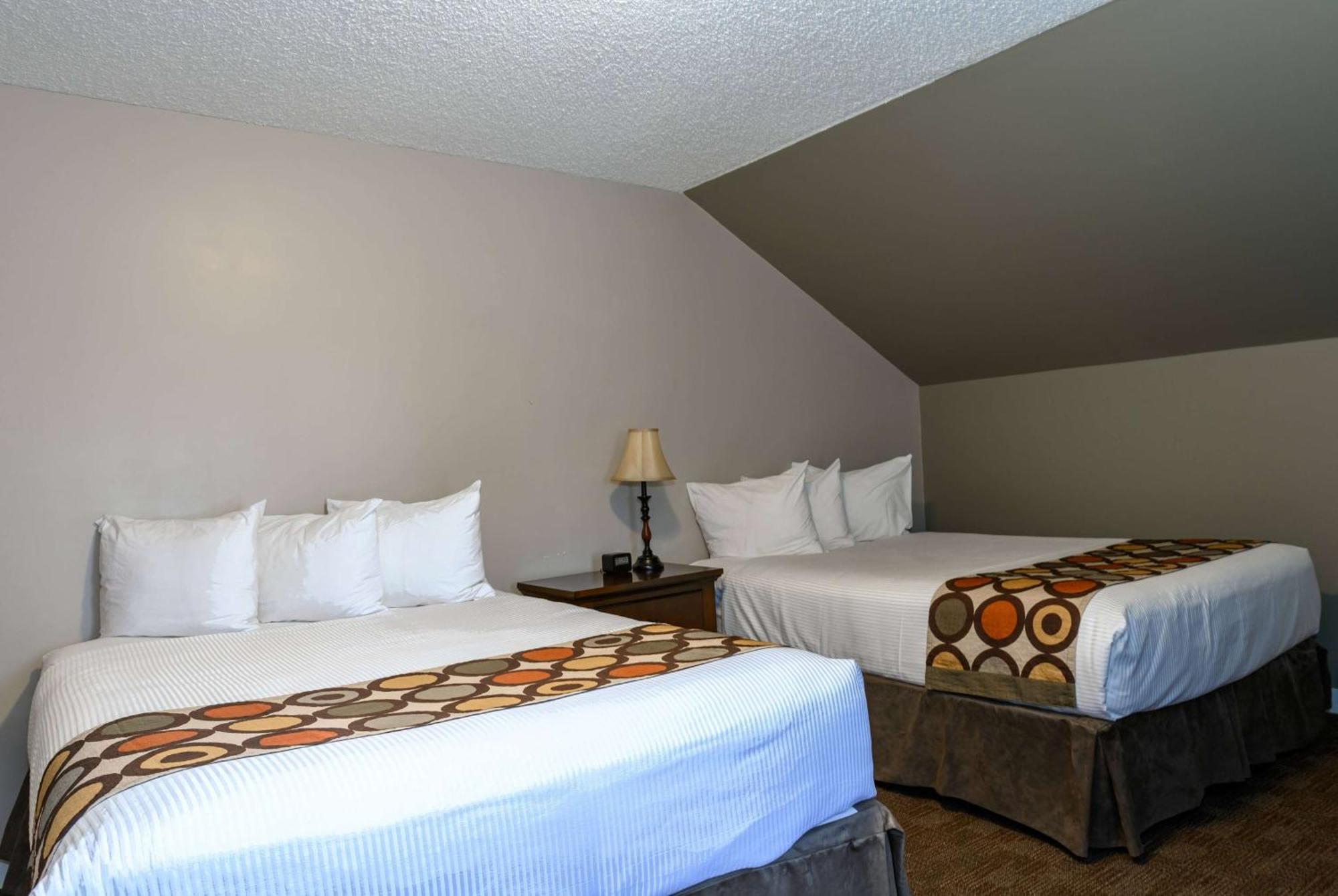 Super 8 By Wyndham Cochrane Hotel Exterior foto
