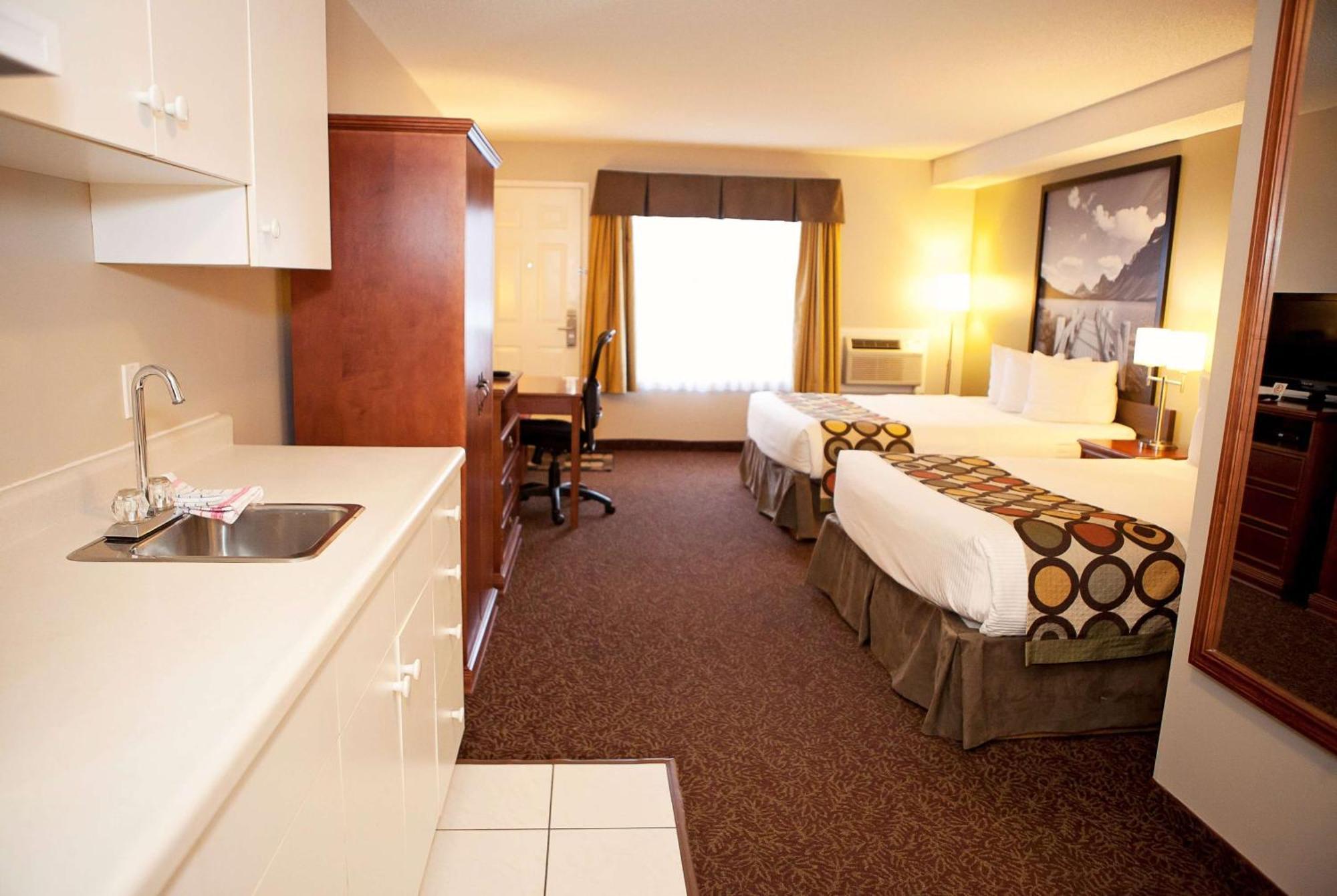 Super 8 By Wyndham Cochrane Hotel Exterior foto